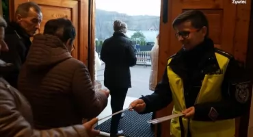 Bezpieczeństwo na drogach Żywiecczyzny wzmacnia akcja Swiec przykładem nie tylko w Adwencie