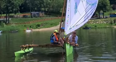 Nowa Łódź Przyjaźń zwodowana na Jeziorze Żywieckim uczy i integruje