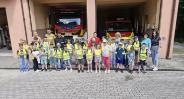 Uczniowie z Żywca poznają tajniki pracy ochotniczych strażaków w Oczkowie