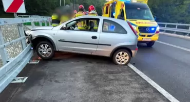 Wypadek w Międzybrodziu Bialskim sześć osób w samochodzie, jedna poszkodowana