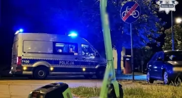 Nocna przygoda na hulajnodze w Kobiernicach zakończona upadkiem nastolatków