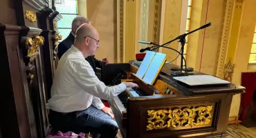 Wieczór z muzyką klasyczną w Rajczy – koncert Cellorganic pełen emocji i refleksji