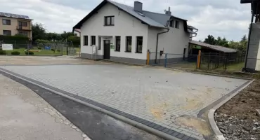 Nowe miejsca parkingowe zwiększają wygodę w gminie Sienna i Lipowa