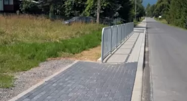 Bezpieczne przejście w Lipowej Nowy chodnik na ul Lipowskiej gotowy do użytku
