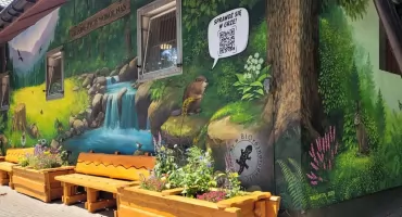 Nowy mural w Żywcu przy Stajni Miejskiej zachęca do poznawania beskidzkiej fauny