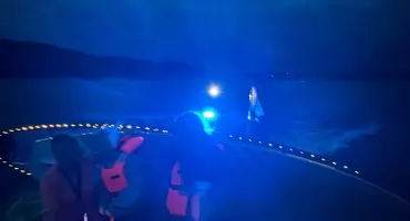 Wyprawa na SUP na Jeziorze Żywieckim przerwana przez gwałtowną zmianę pogody