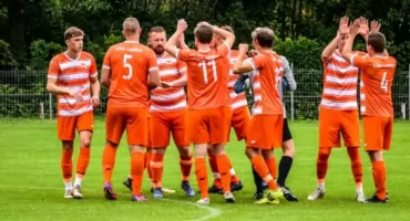 LKS Leśna pewnie pokonuje rezerwy Stali-Śrubiarnia 7 do 2 w sparingu