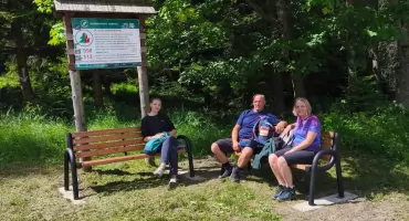 W Korbielowie pojawiły się nowe ławki dzięki wspólnym działaniom mieszkańców i samorządu