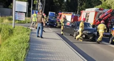  Groźna kolizja na Krakowskiej w Żywcu z udziałem dwóch samochodów
