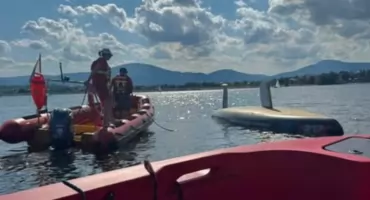 Przewrócony jacht na Jeziorze Żywieckim. Ratownicy działali błyskawicznie