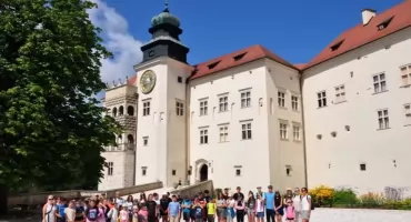 Wycieczka za złotówkę 2026 z Kangchendzongą zaprasza młodych podróżników