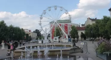 Nowa atrakcja Bielska-Białej widokowe koło na Placu Wojska Polskiego