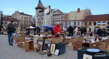 Odkryj historie ukryte w przedmiotach na Giełdzie Staroci w Białej