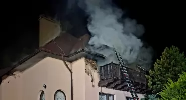 Trudna noc w Biernej Straż pożarna walczyła z pożarem domu