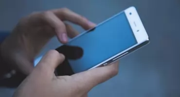 Nowe prawo oświatowe wprowadza zakaz korzystania z telefonów w szkołach podstawowych