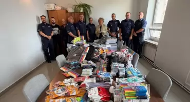 Policjanci z Żywca wspierają dzieci z rodzin zastępczych przed nowym rokiem szkolnym