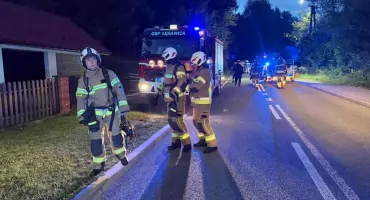 Duży pożar budynku w Kocierzu Moszczanickim. Strażacy walczyli 2,5 godziny