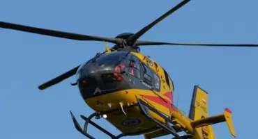 Potrącenie kobiety na ul Stanowej w Radziechowach szybka akcja służb i transport do szpitala