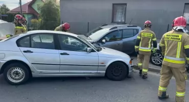 Wypadek trzech samochodów w Lipowej. Dwie osoby trafiły do szpitali